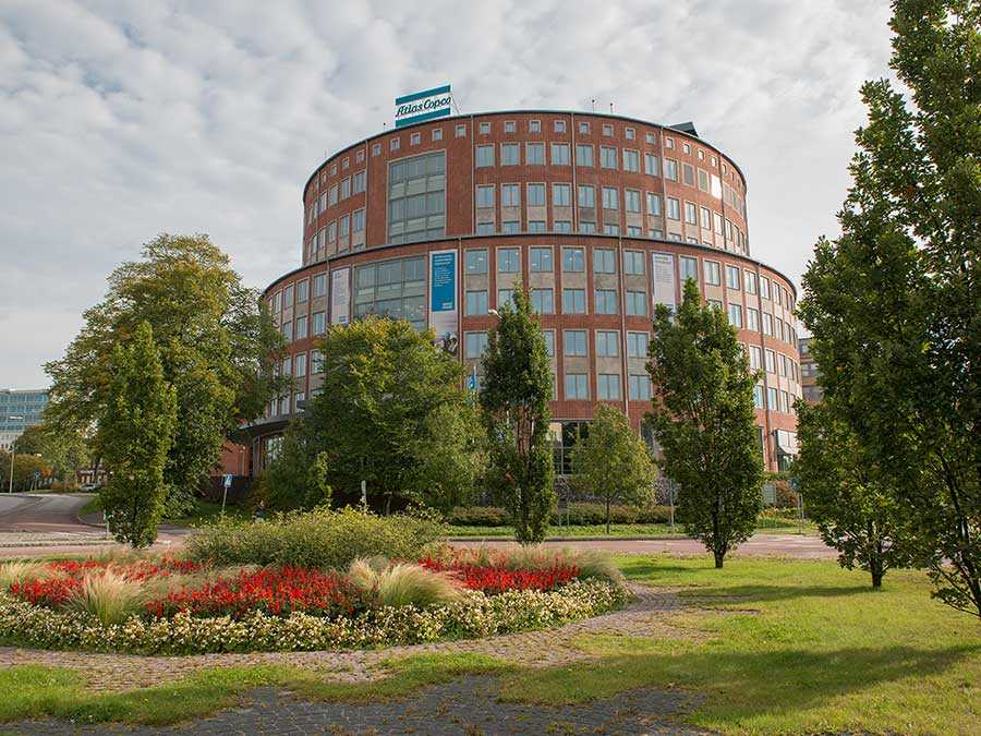 نمای کلی شرکت اطلس کوپکو و لوگوی آن